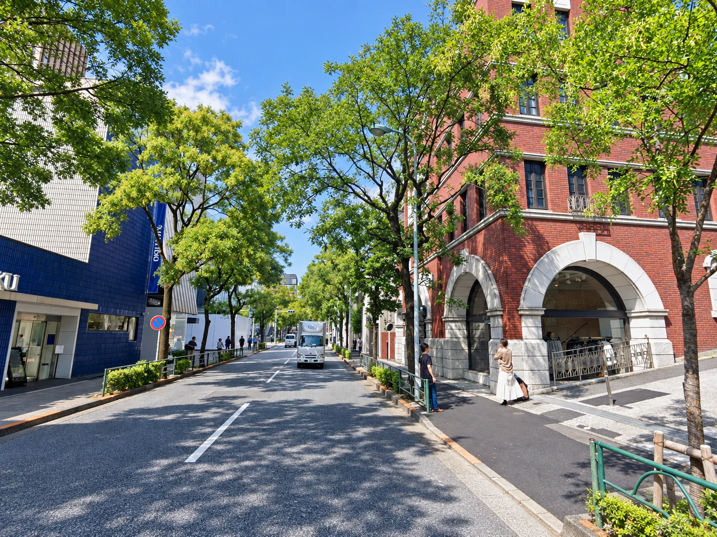 緑のある周辺道路。建物だけでなく、帰り道の風景も選びたい。