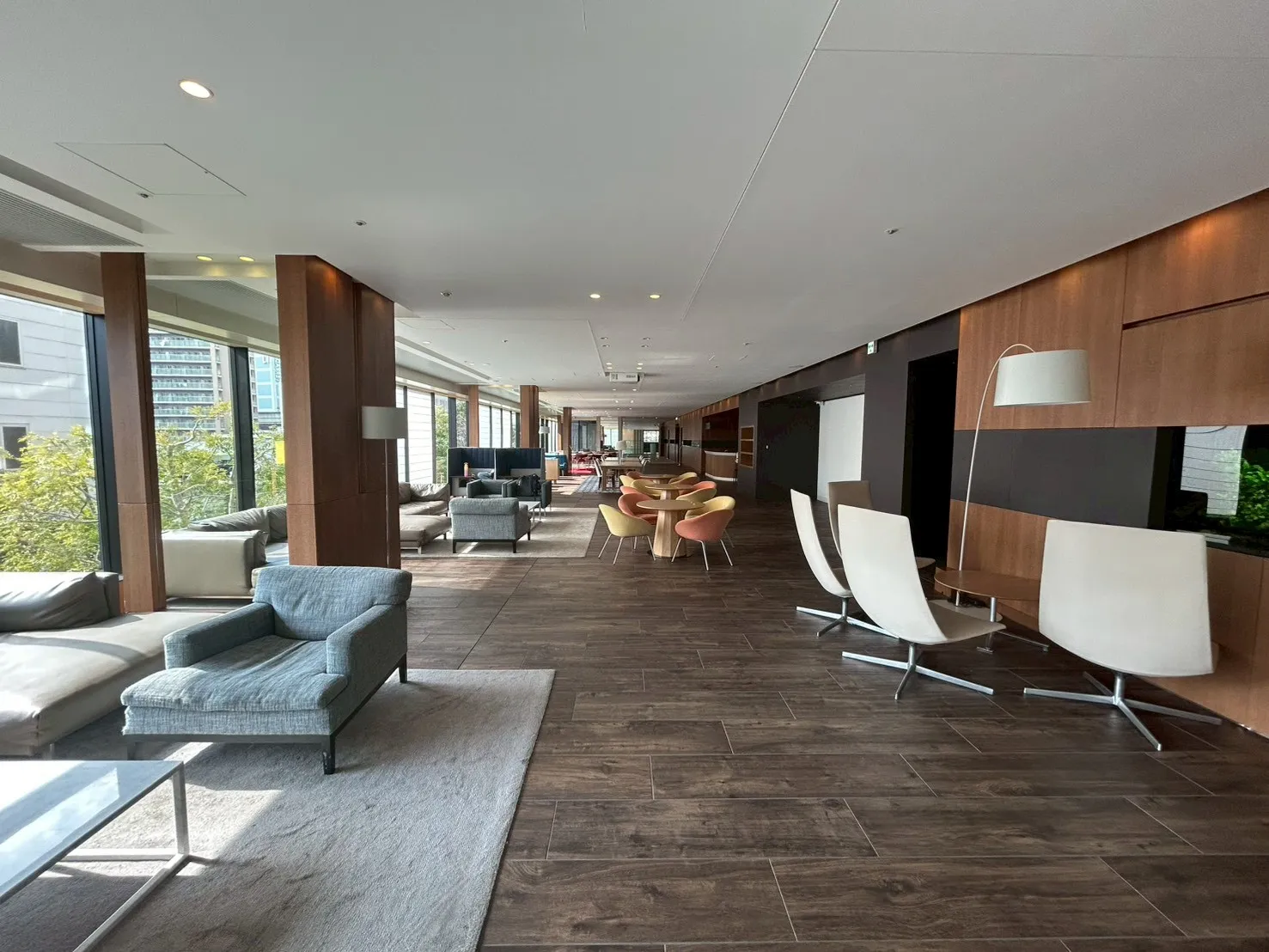GLOBAL FRONT TOWER LobbyLounge