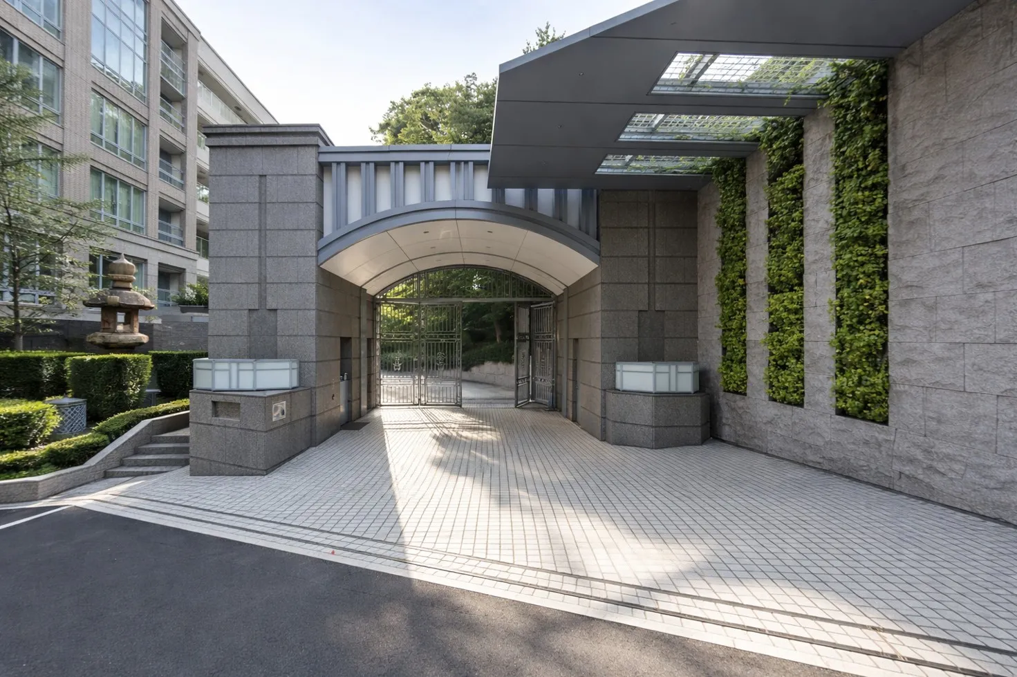 パークマンション三田綱町ザ・フォレスト エントランスアプローチ