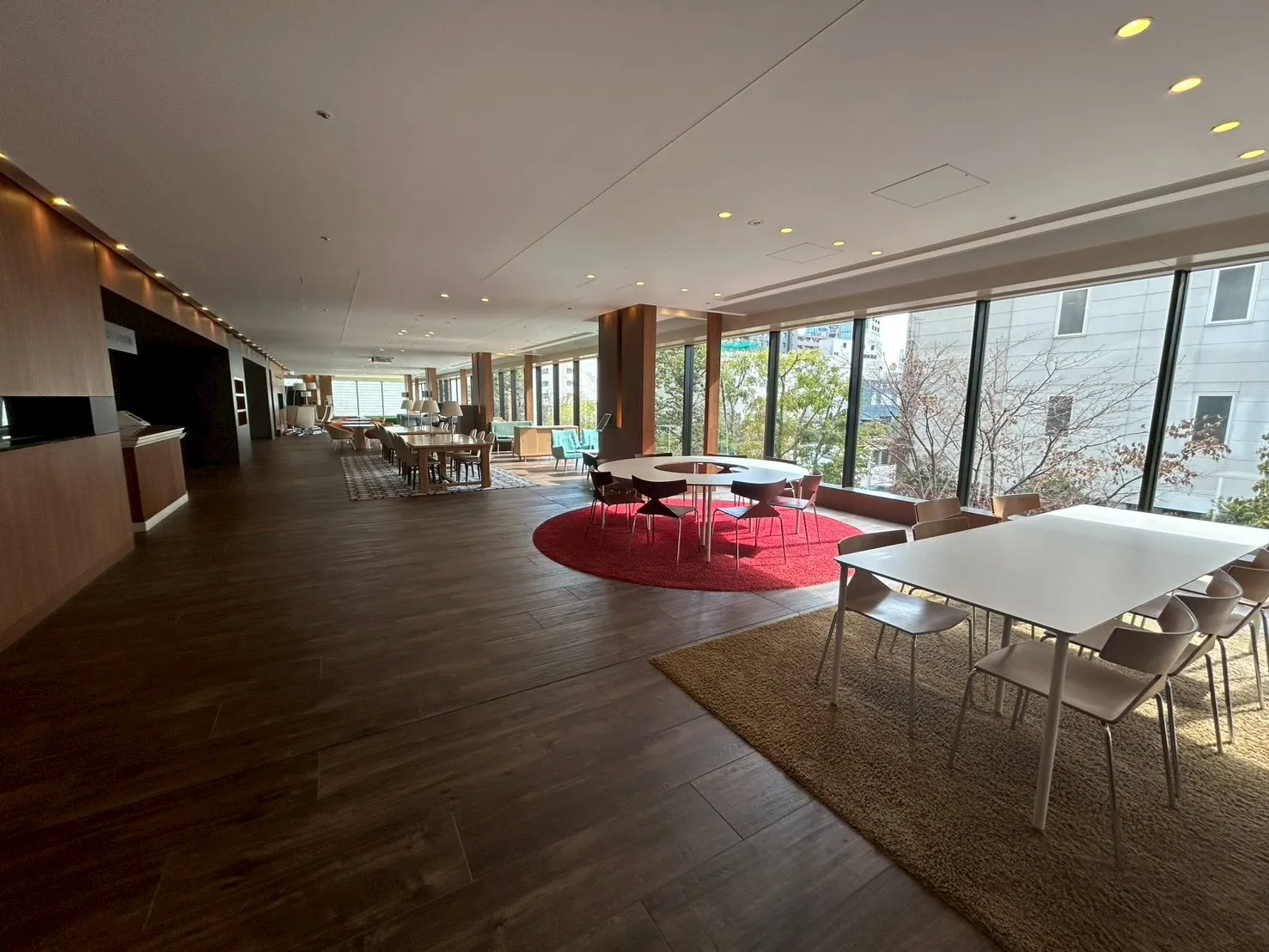 GLOBAL FRONT TOWER RainbowLounge