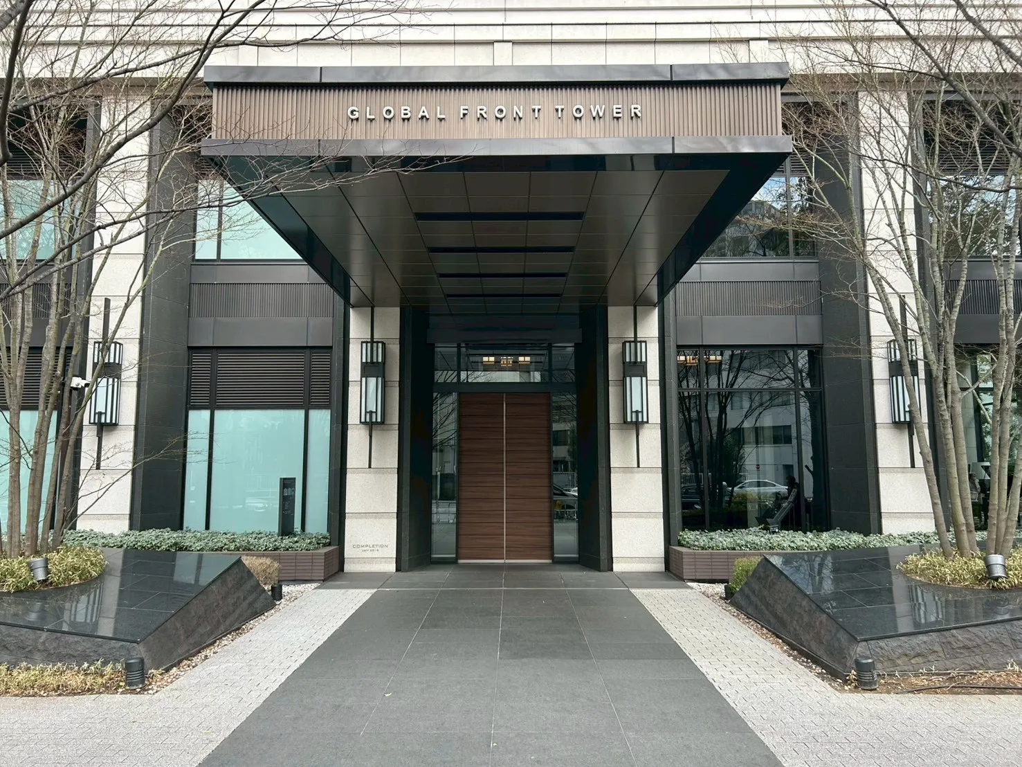 GLOBAL FRONT TOWER エントランスアプローチ