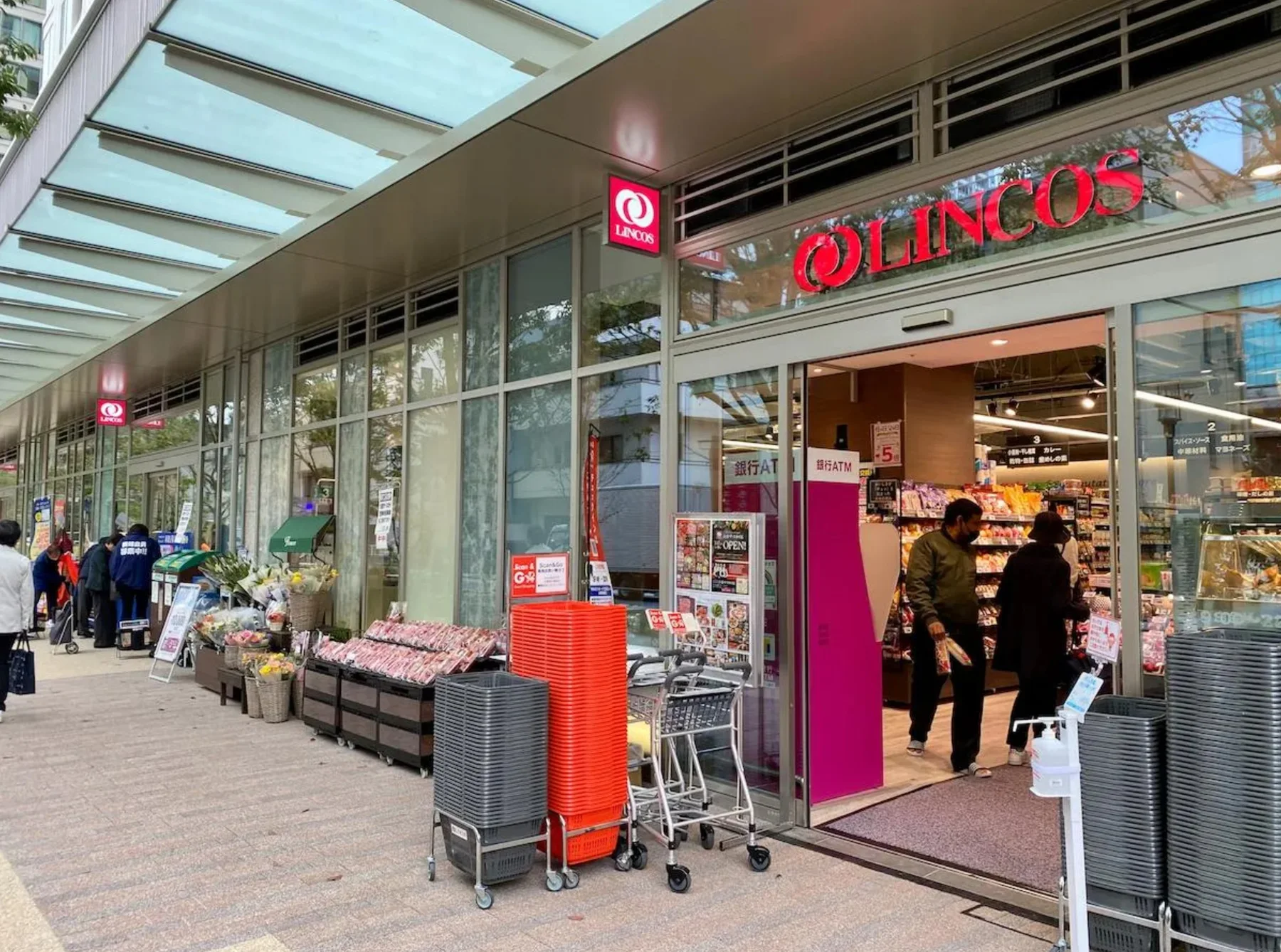 スーパーマーケットのリンコス白金店